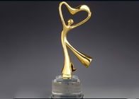 Elegancki design Stojący metalowy trofeum Puchar Złoty Platerowany dla zwycięzców tańca