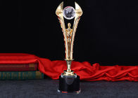 Crystal Globe Hollowing Out Custom Trophy Awards Polerująca powierzchnia z pudełkiem prezentowym