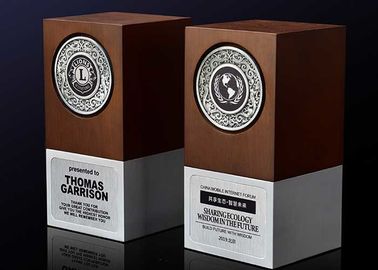 Aluminiowa podstawa Drewniane tablice z nagrodami Niestandardowe pamiątkowe logo 3D dla przedsiębiorstw