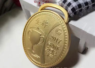 Pierwsze miejsce Metalowe niestandardowe medale sportowe Grubość 4 mm z wzorem pucharu