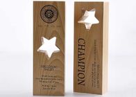 Drewniane niestandardowe logo Trophy Grawerowanie / Lasing Logo Star Design Awards dla personelu